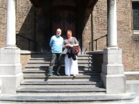 Henk en Vrouwk werpen een blik op het Binnenhof